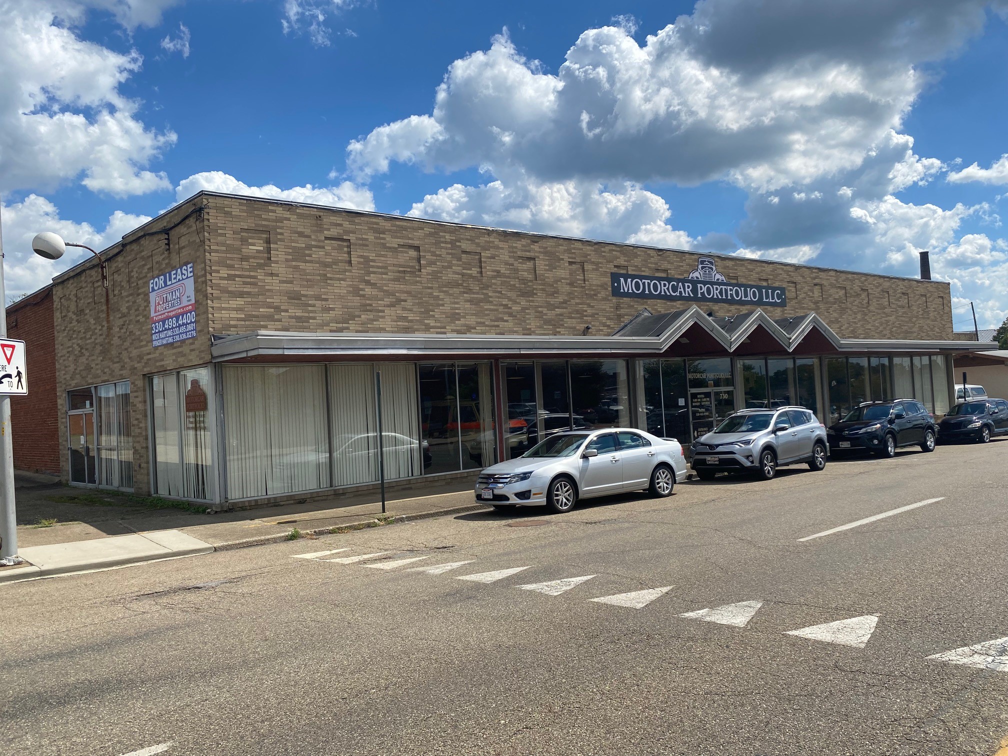5,000 SQ.FT. OFFICE/SHOWROOM FOR LEASE