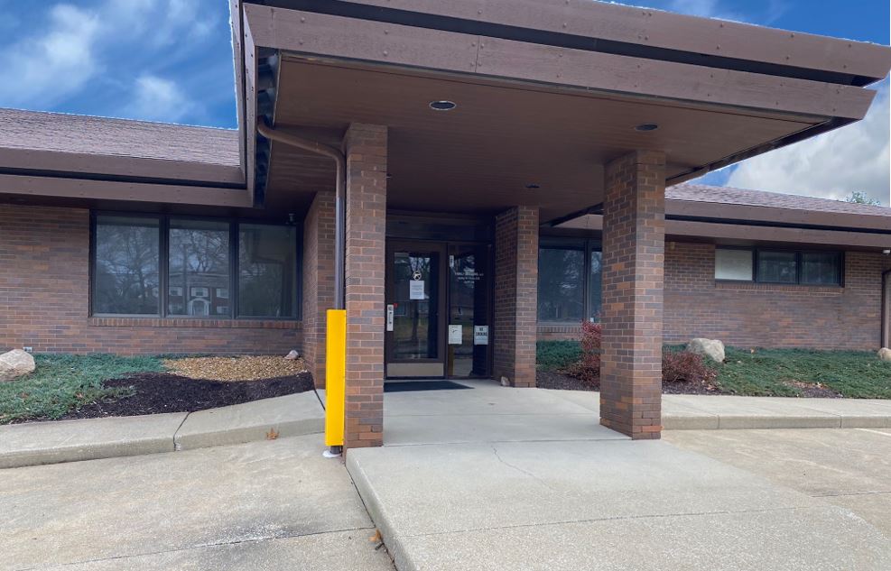 2,704 SQ.FT. OFFICE/MEDICAL SPACE FOR LEASE