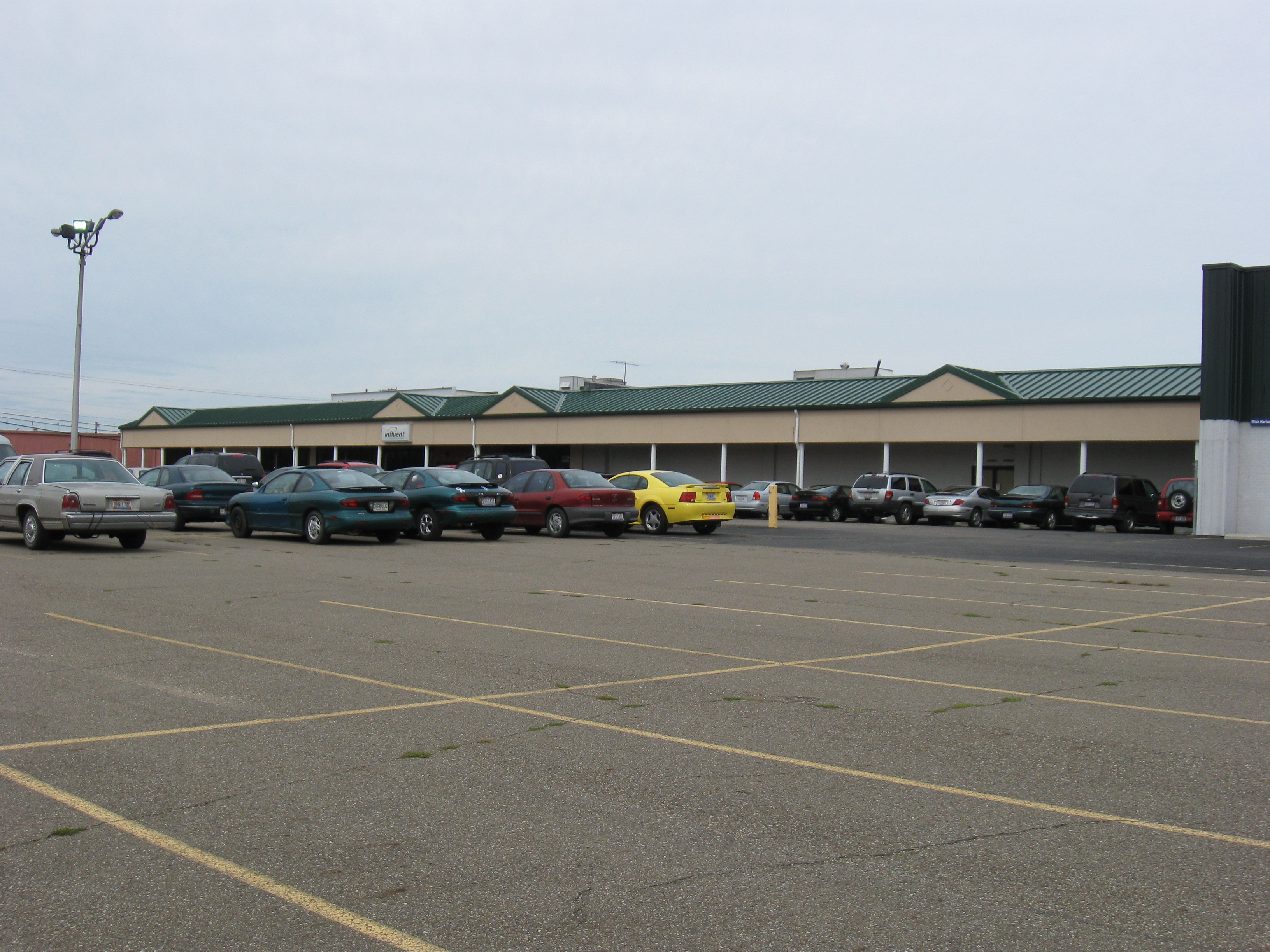 110,517 SQ.FT. SERVICE, OFFICE, ASSEMBLY & DISTRIBUTION
